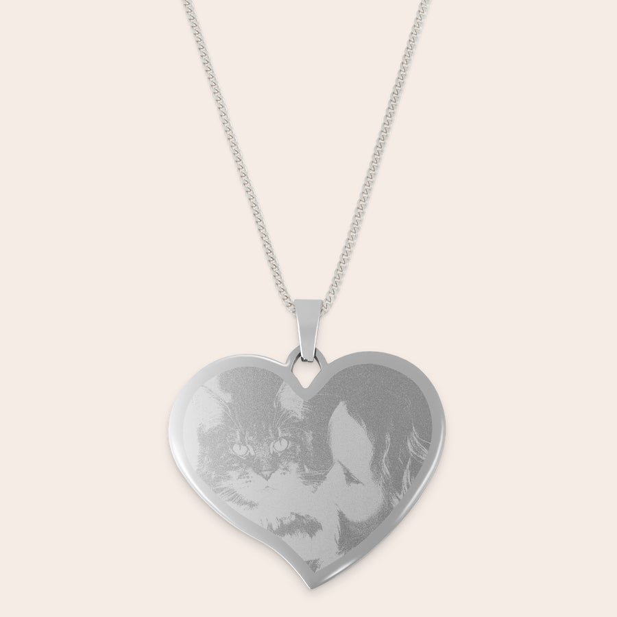 Halsband med graverat hjärta - stort Fantastisk hjärtformad berlock graverad med ditt foto och en kattbild.