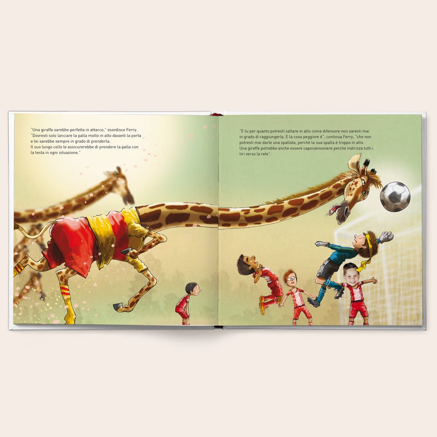 Libro personalizzato per bambini - Your Animal Team - Copertina rigida Libro personalizzato per bambini con una giraffa e un bambino che gioca a calcio, stampato con foto e testo.