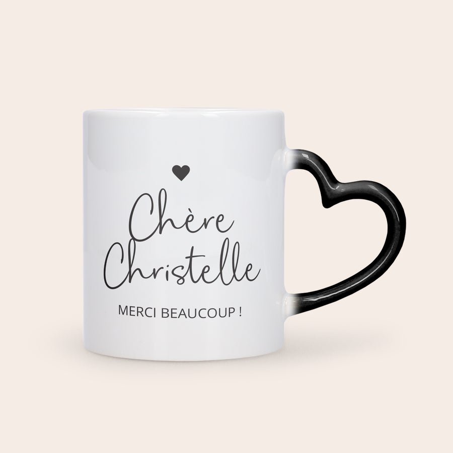 Mug Magique Personnalisé Mug magique personnalisé blanc avec anse en cœur noir, imprimé Cher Christelle Merci beaucoup