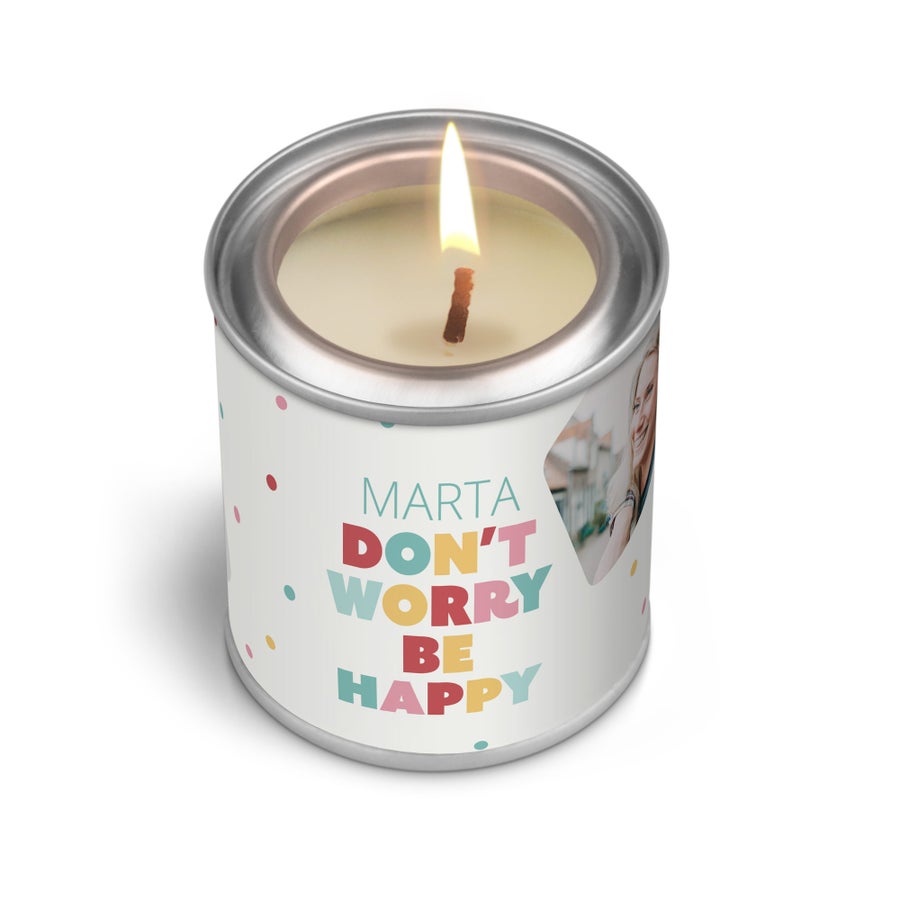 Égő, személyre szabott illatgyertya „MARTA DON'T WORRY BE HAPPY” felirattal, nyomtatott képpel