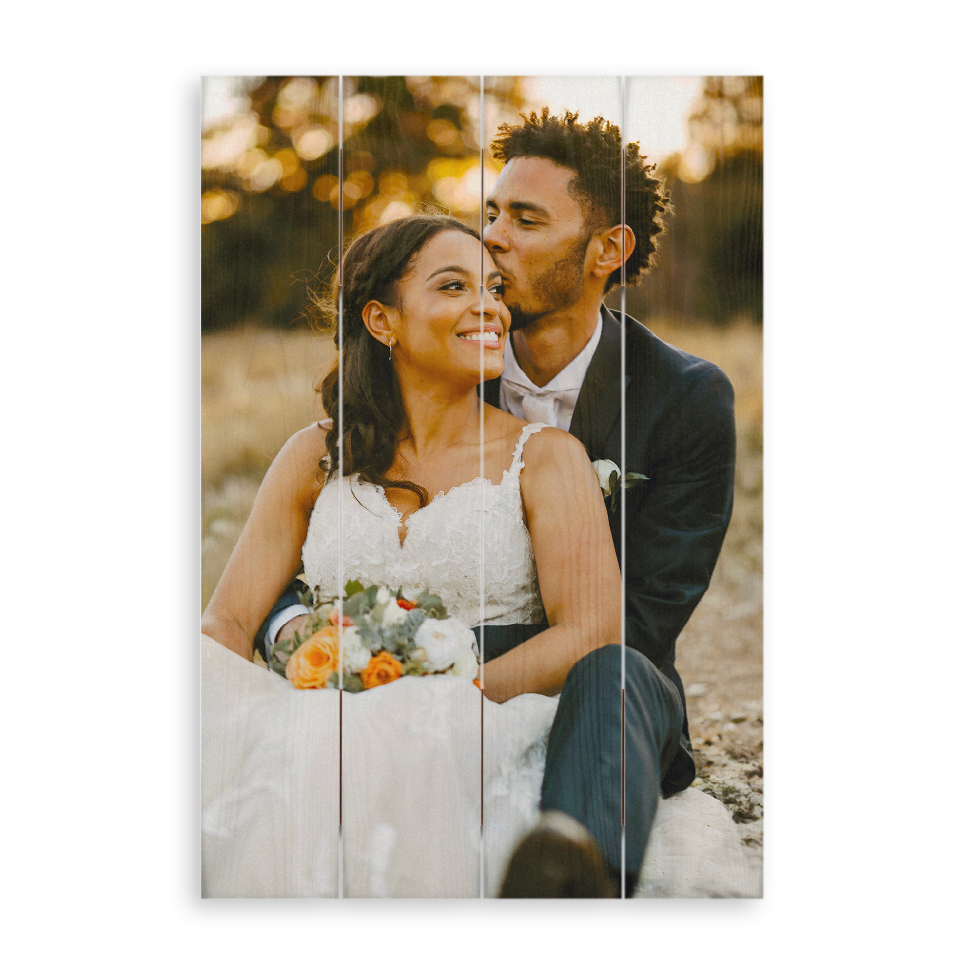 Romantische trouwfoto van bruidspaar, gedrukt als foto op hout, gepersonaliseerd met eigen foto.