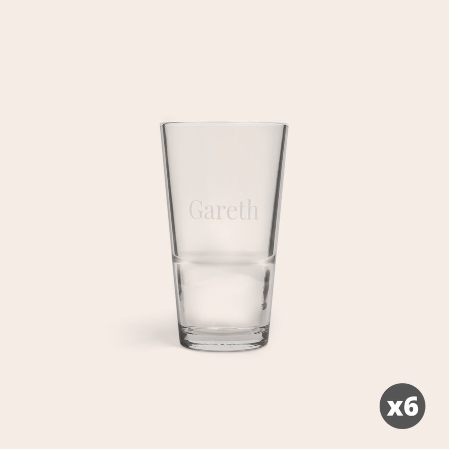 Sklenice na pivo 340 ml Personalizovaný šejkrový půllitr s laserem gravírovaným jménem Gareth, ideální na každou příležitost.