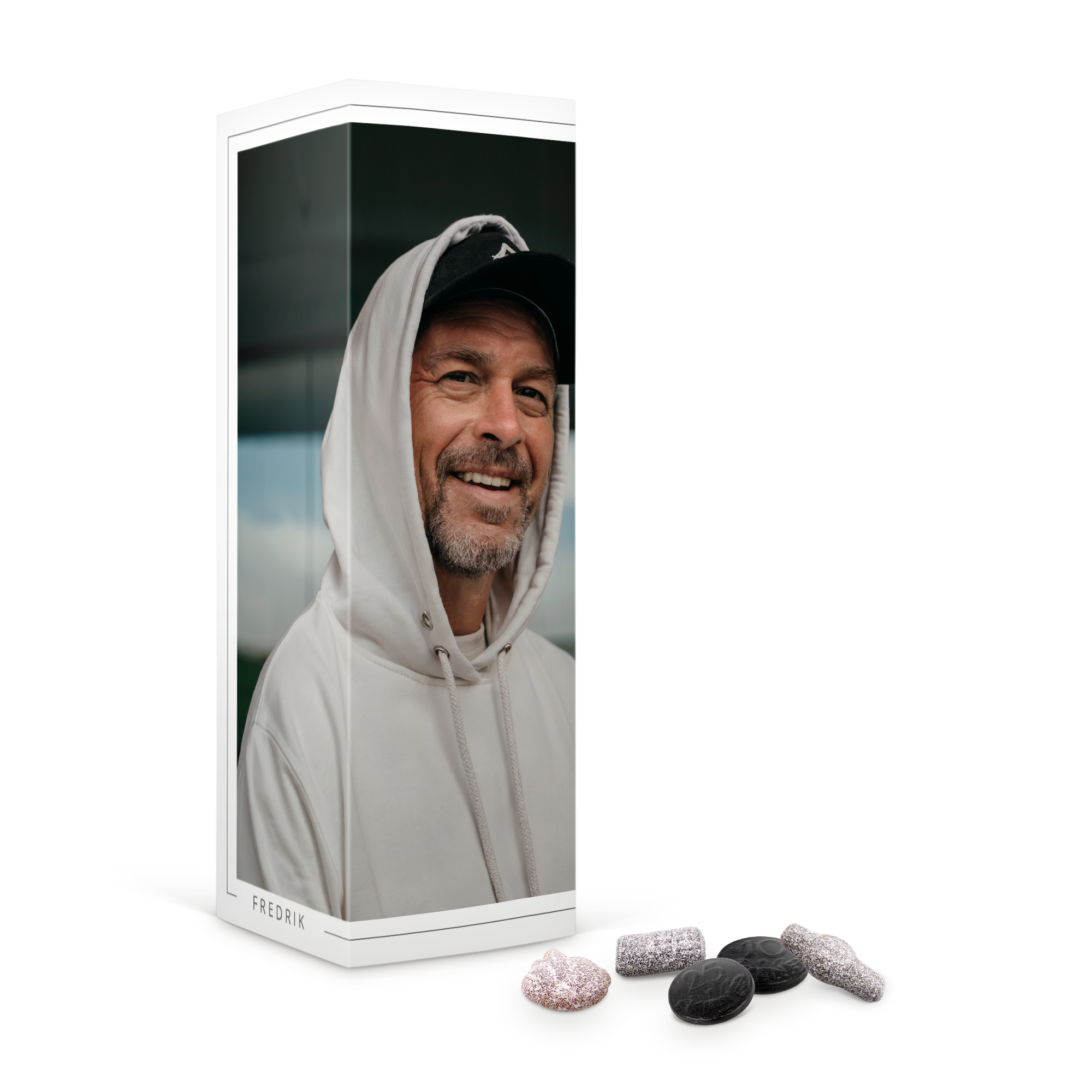 Personlig gaveeske med lakris, trykt med et bilde av en smilende mann og navnet "FREDRIK".