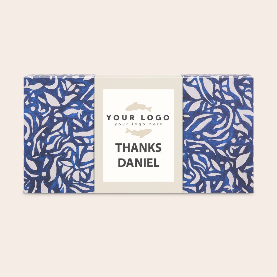 Kovček za osebno nego - The Gift Label Personaliziran komplet za osebno nego z brisačo, potiskano z modrim vzorcem in napisom Thanks Daniel