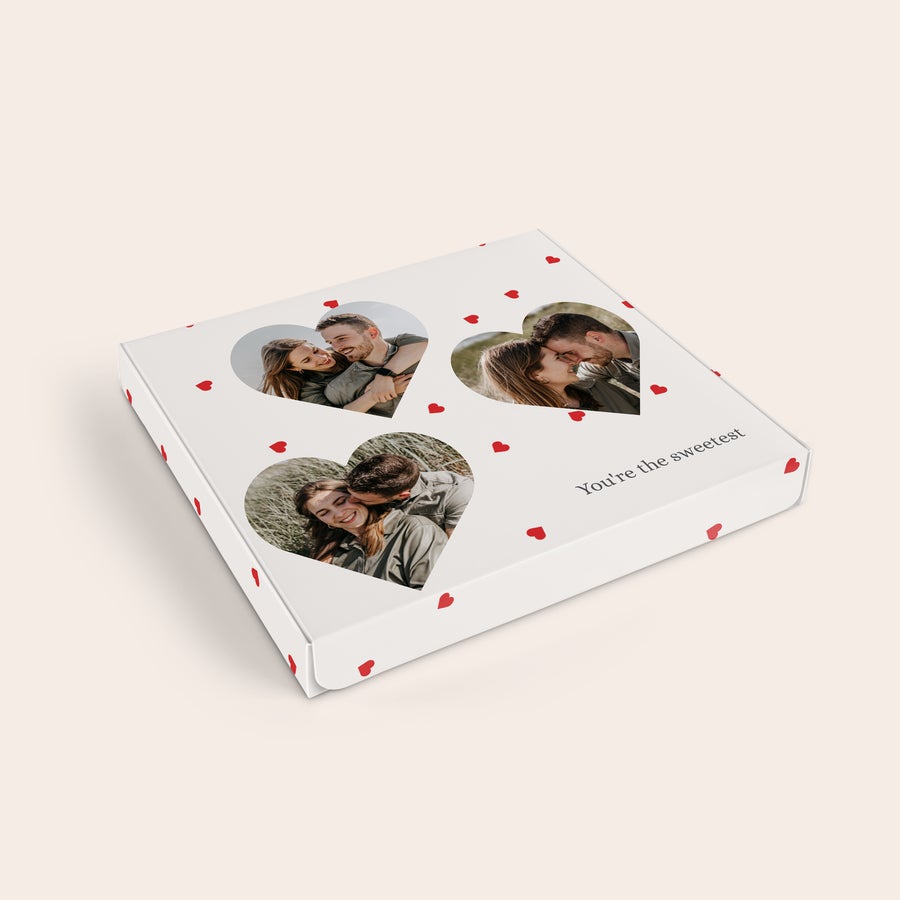 Mezcla para hornear personalizada Caja de regalo personalizada con fotos de pareja en forma de corazón, texto "You're the sweetest", y diseño de corazones rojos, ideal para horas de diversión horneando una deliciosa mezcla para brownies.