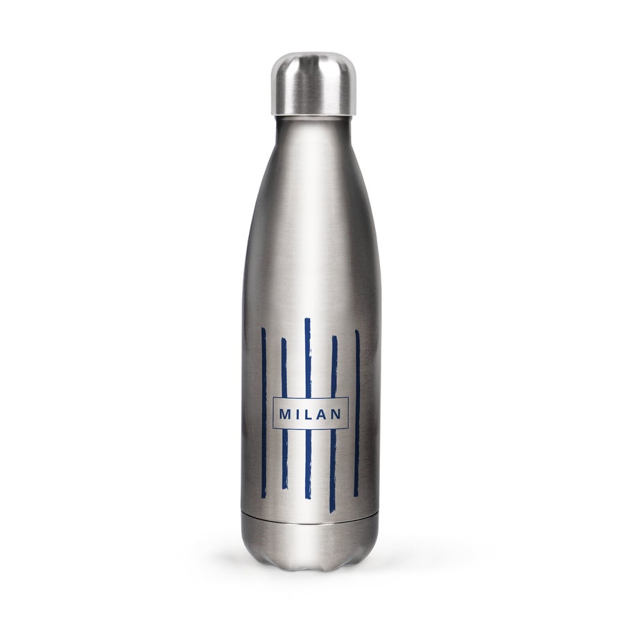 Drinkfles bedrukken Gepersonaliseerde waterfles met naam Milan, bedrukt met blauwe lijnen en rechthoekig kader.