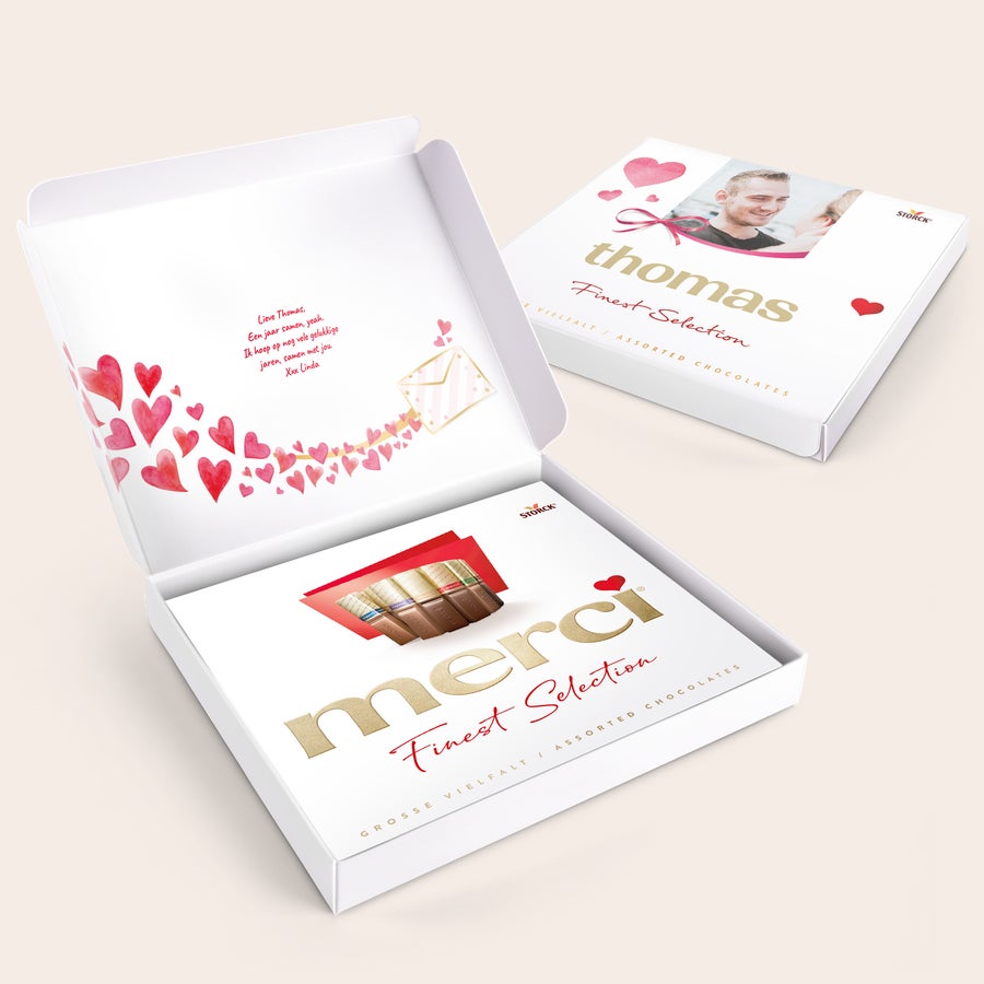 merci doos personaliseren - 250 gram Witte merci doos personaliseren - 250 gram met foto en naam Thomas, inclusief een persoonlijke boodschap aan Linda.