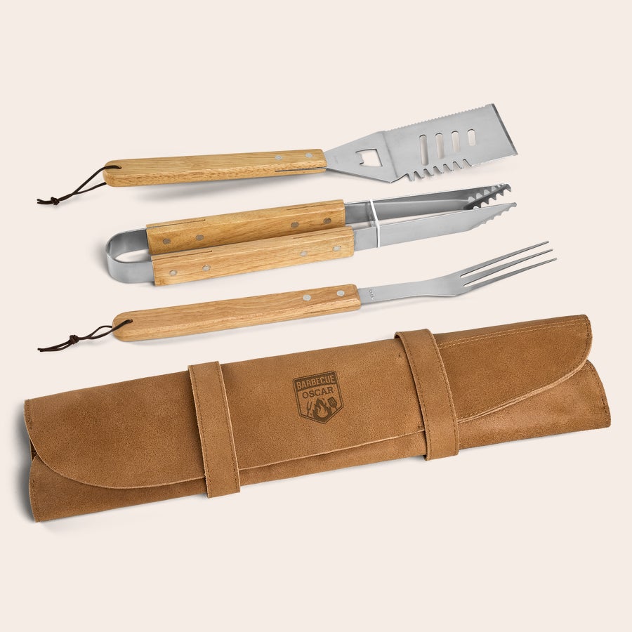 Conjunto de churrasco em estojo de couro Conjunto de churrasco em estojo de couro