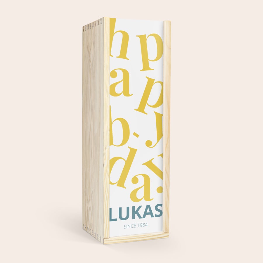 Personliga port Graham's 10 Years Portvinsflaska Grahams 10-årig i personligt träfodral med texten Happy Birthday och namnet Lukas, tryckt på locket.