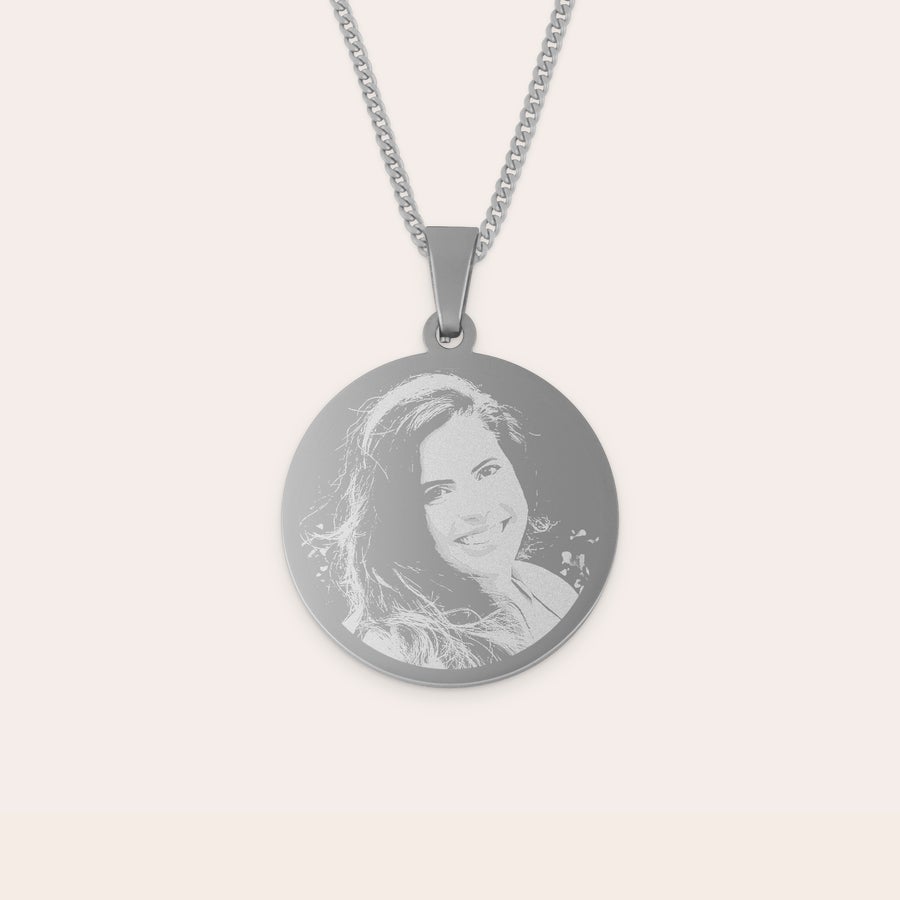 Collier pendentif rond Pendentif rond en argent gravé avec la photo personnalisée dune femme souriante