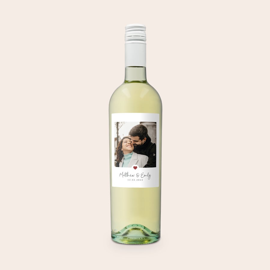 Riondo Pinot Grigio Fľaša Riondo Pinot Grigio s vlastným štítkom s fotografiou páru a textom Matthew & Emily, 12.02.2022.