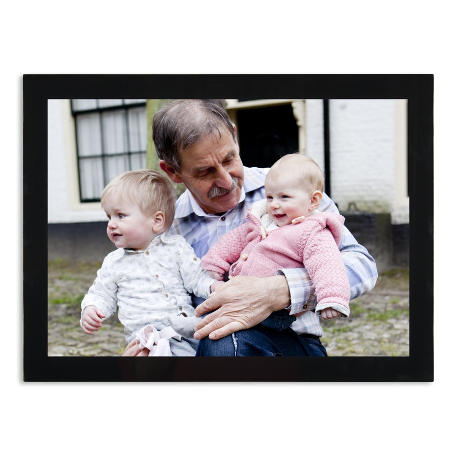 Personalizowana szklana ramka na zdjęcia z wydrukowaną fotografią, aby przeżyć najlepsze chwile z bliskimi.