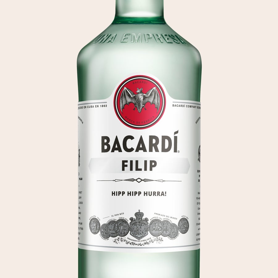 Bacardi med egen etikett Bacardi Carta Blanca flaska med personlig etikett texten Filip Hipp Hipp Hurra tryckt i fyrfärg