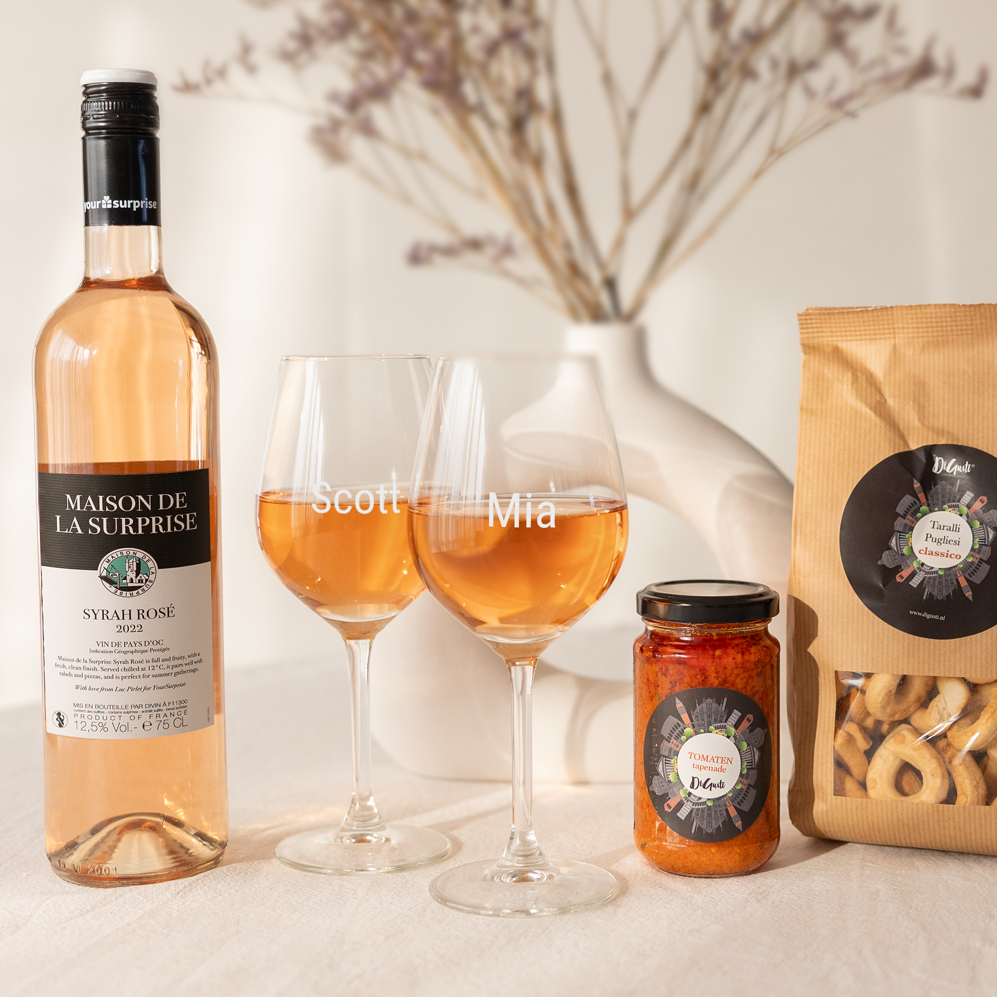 Bor és snack ajándékszett - Rosé - Gravírozott poharak