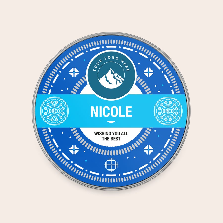 Caja de chocolate Oreo Lata de regalo azul de Oreo con impresión personalizada para el logo, el nombre "Nicole" y un mensaje.