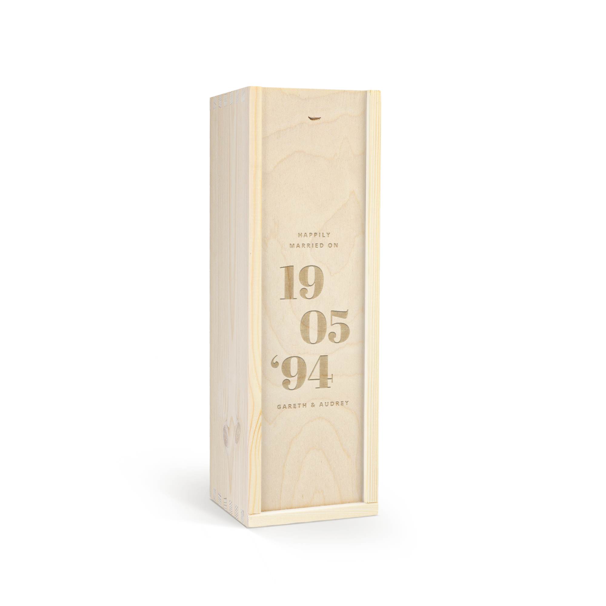 Personalized wooden whisky box with laser-engraved names Gareth & Audrey and the date 19 05 94.