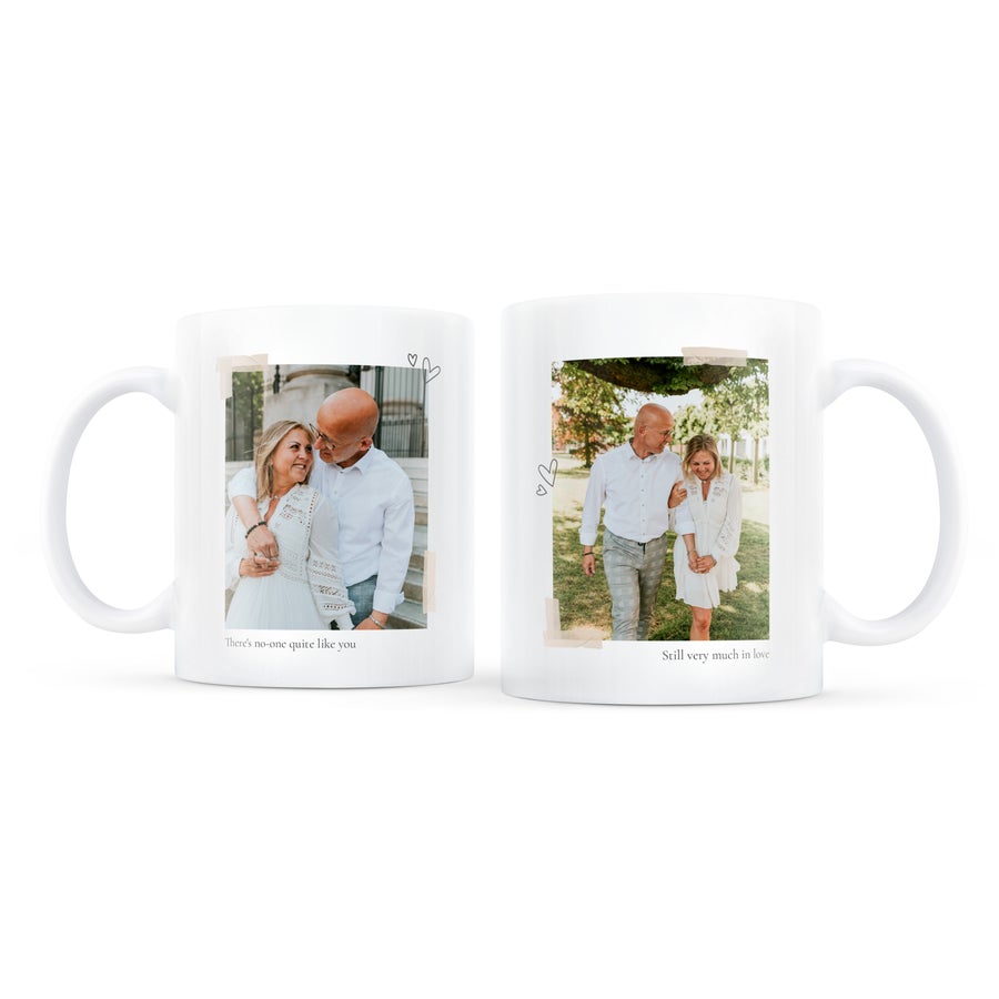 Prilagojen komplet vrčkov - Love Komplet dveh personaliziranih vrčkov za ljubezen, potiskanih s fotografijo para, srčki in besedilom