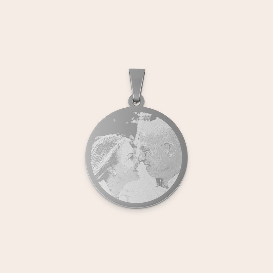 Collier pendentif rond Pendentif rond en métal argenté gravé avec une photo de couple pour un cadeau personnalisé