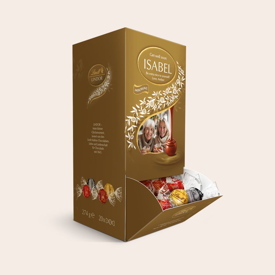Lindt Dispenser Cutie cadou personalizata de ciocolata Lindt, imprimata cu numele Isabel, un mesaj si o fotografie cu doua femei.