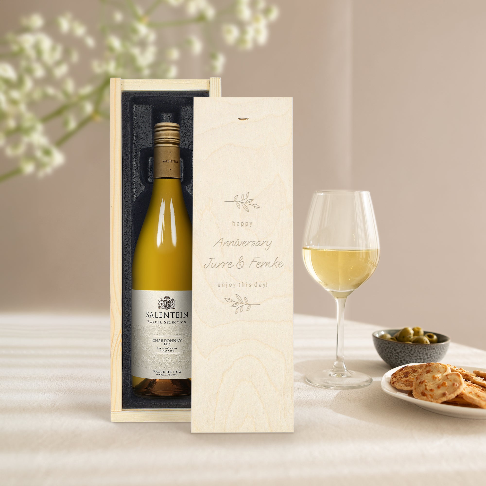 Wijn in gegraveerde kist Salentein Chardonnay