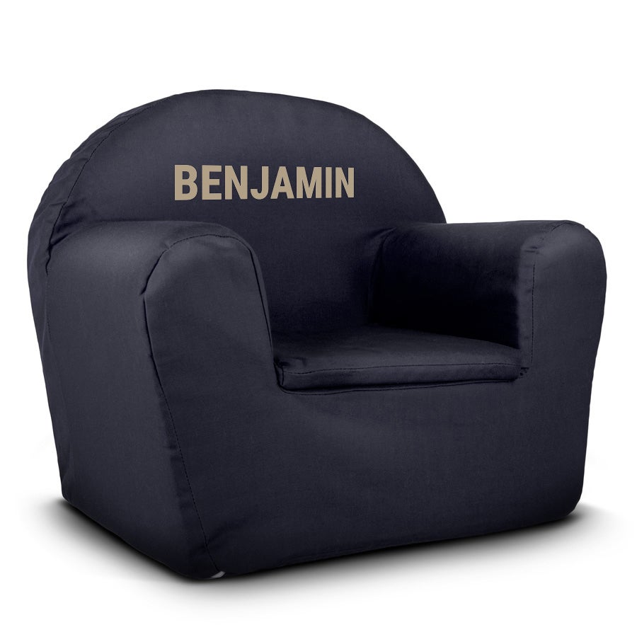 Sillón para niños azul marino con nombre BENJAMIN impreso. Sorprende a tu peque con un sillón personalizado.