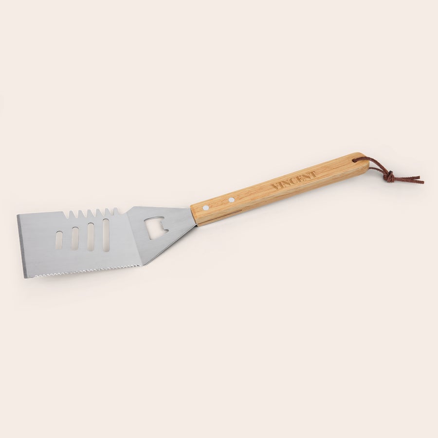 Set barbecue personnalisé Spatule de barbecue multifonction en bois et métal gravée avec le nom Vincent.