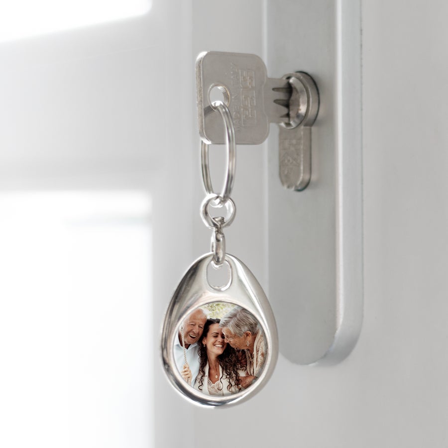 Portachiavi con Foto Portachiavi personalizzato in metallo con foto di famiglia, appeso alla serratura di una porta