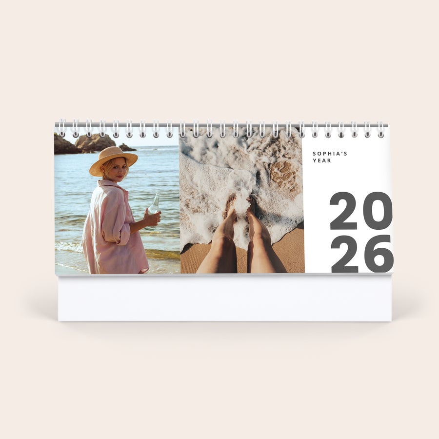 Calendário de mesa personalizado Transforme sua mesa com um calendário de mesa personalizado com fotos impressas, nome e ano 2026
