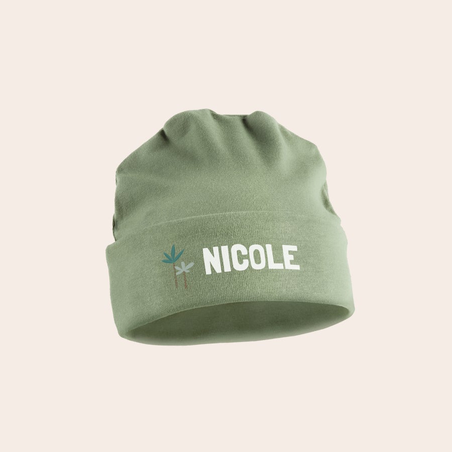 Bonnet naissance personnalisé Bonnet bébé personnalisé vert anis imprimé avec le prénom Nicole et deux palmiers.
