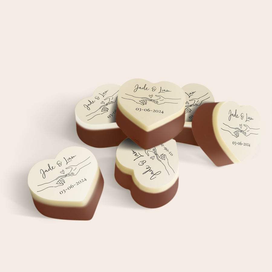 Personalizowane czekoladowe serduszka Czekoladki serca z nadrukowanym imieniem Jade & Liam oraz datą 03-06-2024 to pyszna niespodzianka