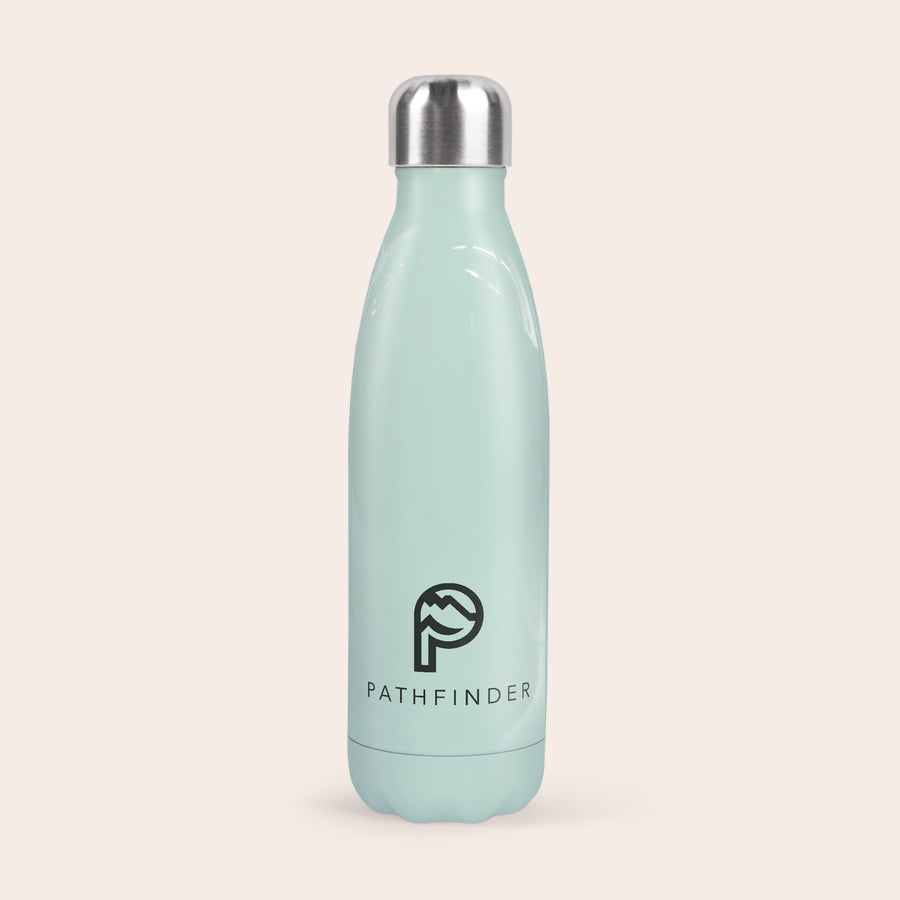 Trinkflasche Edelstahl Personalisiert Mintgrüne Thermosflasche mit silbernem Deckel und schwarzem "Pathfinder" Logo als Aufdruck, um jeden Schluck zu etwas Besonderem zu machen.