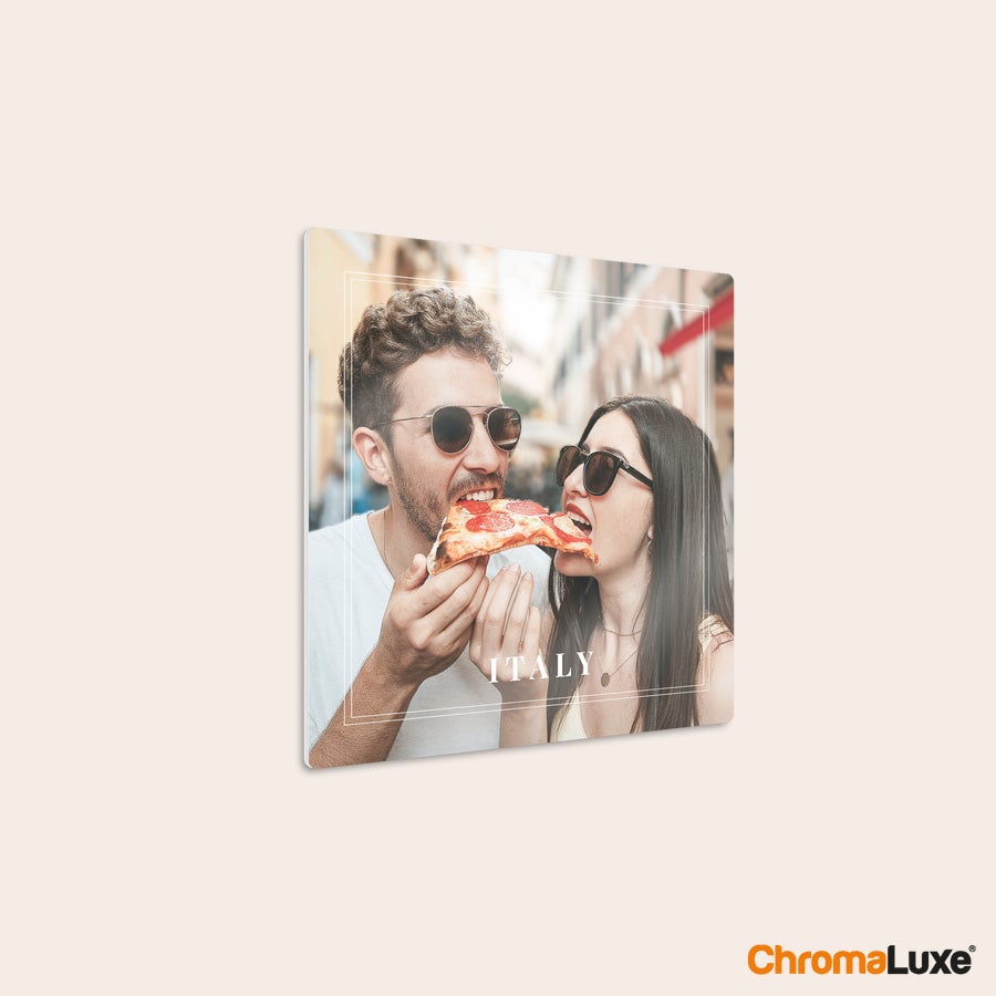 Foto odtisi iz aluminija - bela (Chromaluxe) Aluminijasta foto plošča Chromaluxe z natisnjeno sliko para in napisom ITALY za personaliziran spomin.
