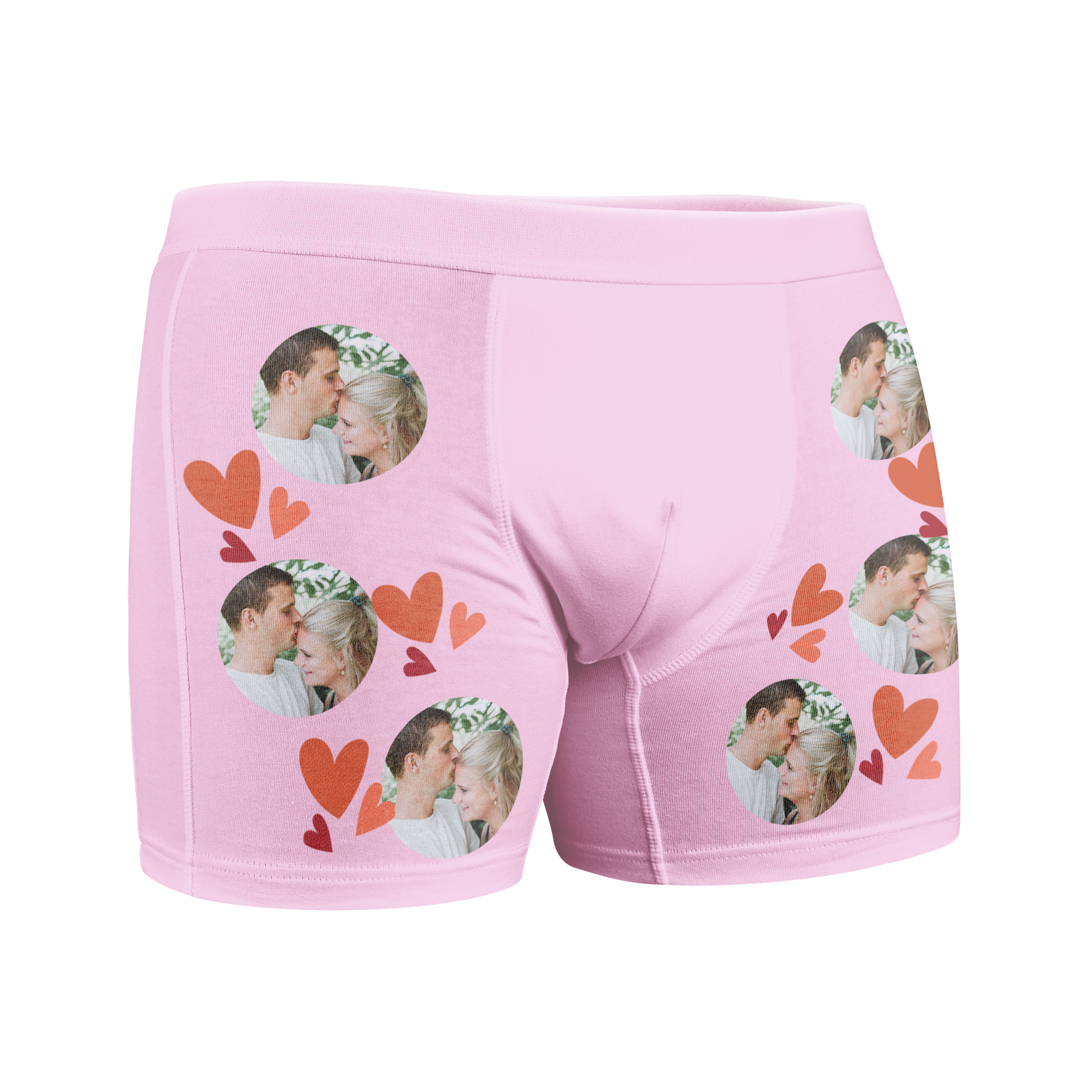 Rosa Unterhose mit Foto eines küssenden Paares und roten Herzmotiven, bedruckt mit einem persönlichen Foto.