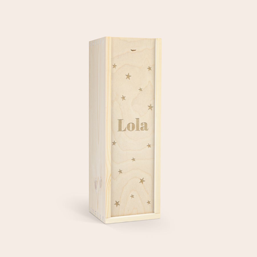 Champagne personnalisé pour enfants - Kidibul Coffret Kidibul en bois clair personnalisé avec le prénom Lola gravé et des motifs étoiles