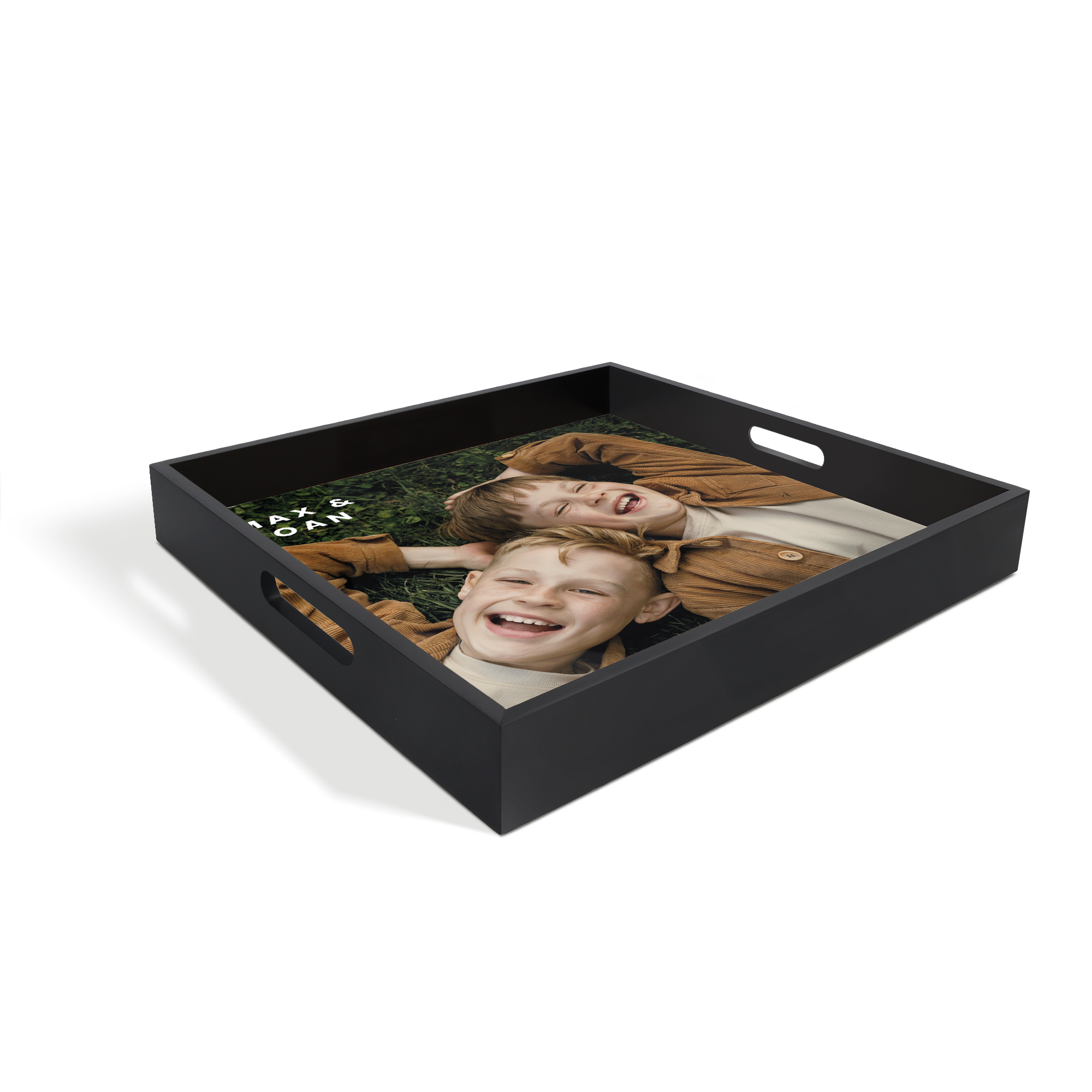 Personlig fotobrett - Firkantet - Svart - 40,5 x 40,5 cm med et trykt bilde av to smilende barn og teksten Max & Oan