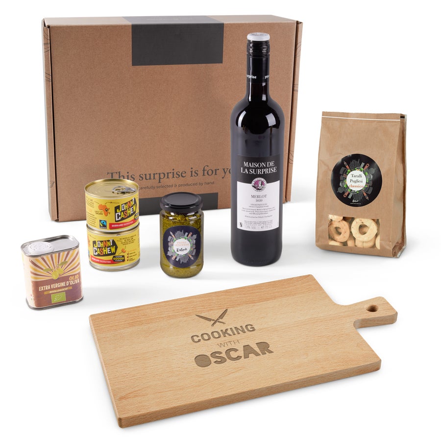 Wine & snacks gift set - Engraved wooden serving platter Wine & snacks gift set - Engraved wooden serving platter