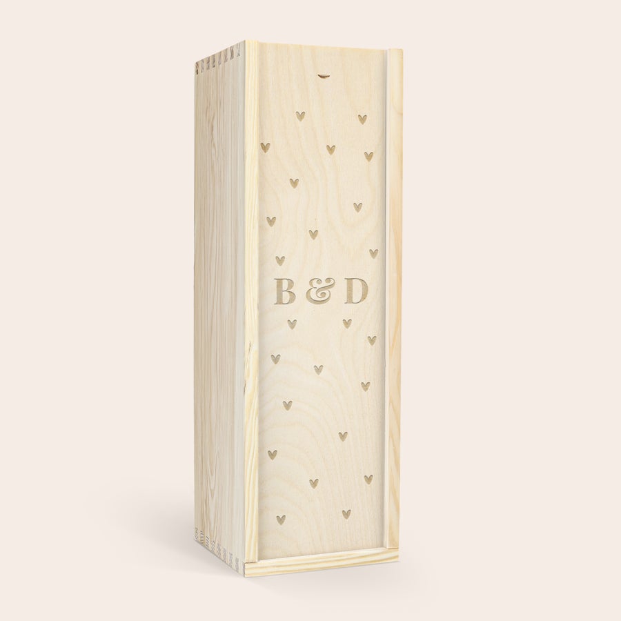 Gin Hendrick's - Caixa personalizada Caixa de madeira personalizada para garrafa de gin Hendrick's com corações e iniciais B&D gravados a laser