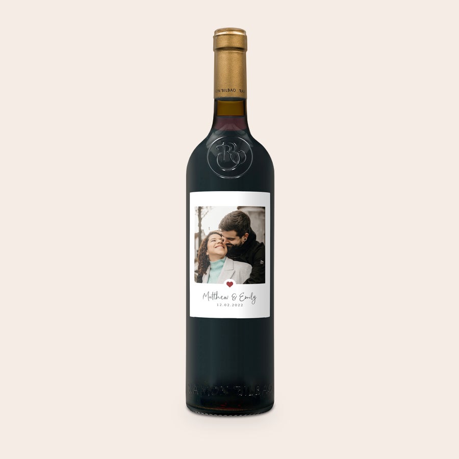 Ramon Bilbao Gran Reserva com rótulo personalizado - impresso  Garrafa de Ramon Bilbao Gran Reserva com rótulo de foto personalizada de casal Matthew e Emily e data 12.02.2022
