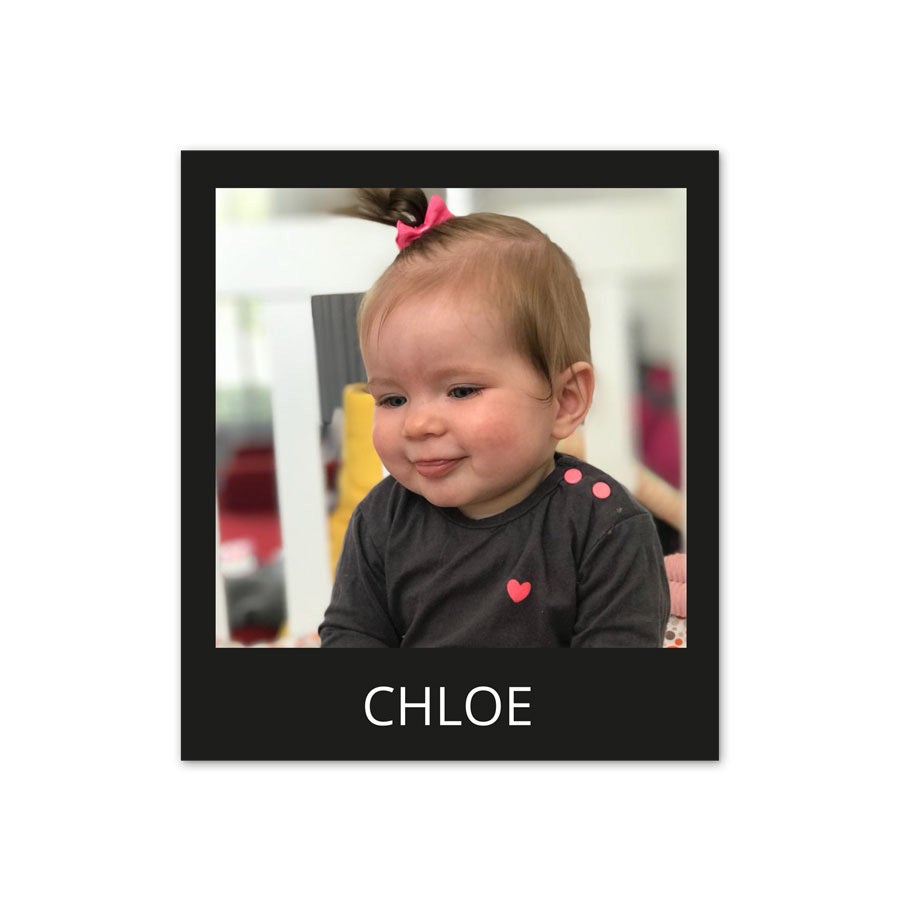 Tryck dina finaste minnen på retro bild av baby Chloe med namn, designa egna bilder