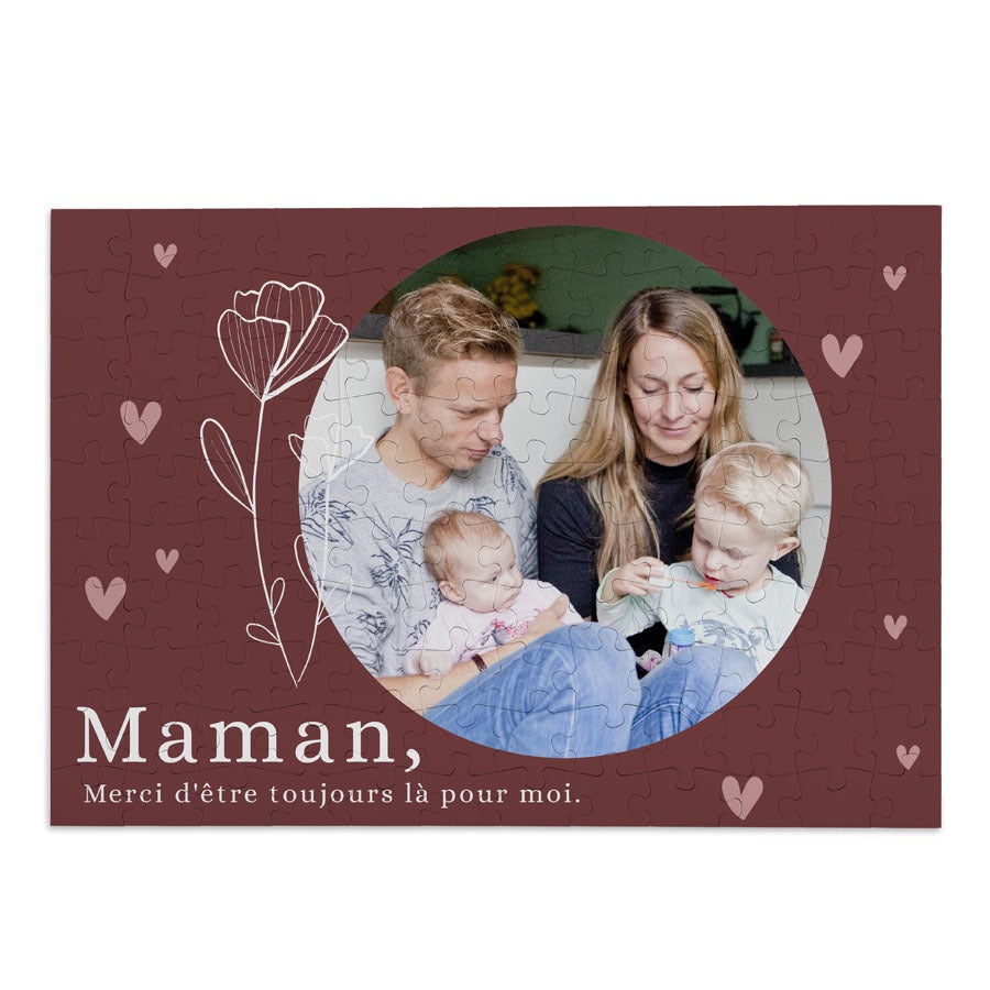 Puzzle personnalisé pour la Fête des Mères, imprimé avec une photo de famille et le texte Maman merci d'être toujours là pour moi.