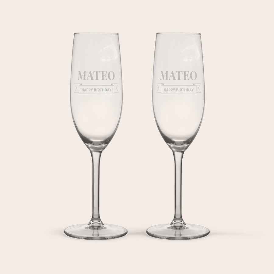 Personalised champagne glasses Personalised champagne glasses