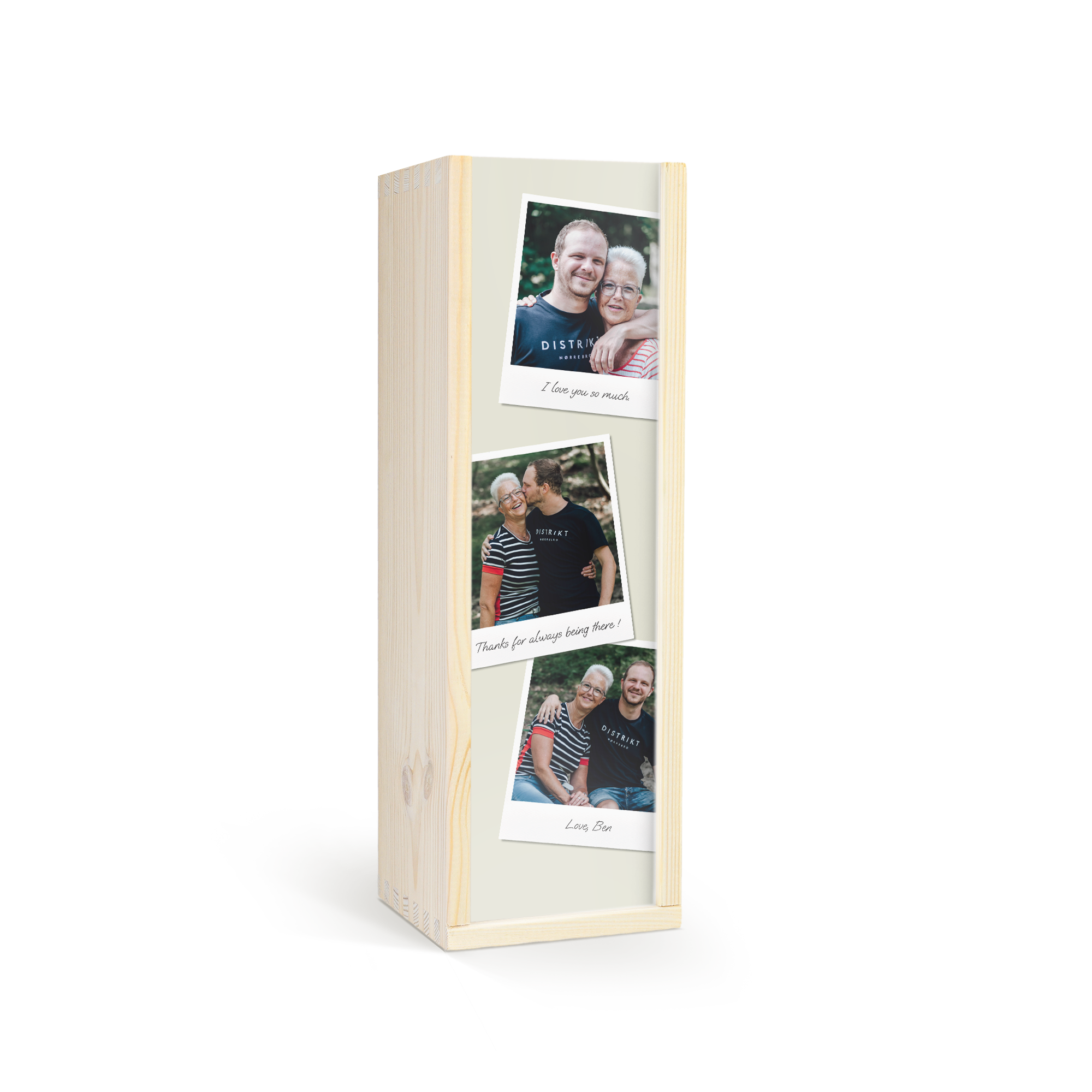 Osobný drevený obal na fľašu s vytlačenými tromi fotografiami a textom: I love you so much Thanks for always being there! Love, Ben.
