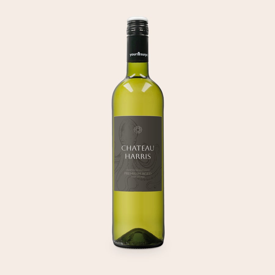 Personalizované víno - Maison de la Surprise Sauvignon Blanc Bílé víno Maison de la Surprise s vlastním personalizovaným štítkem Château Harris, ročník 1981