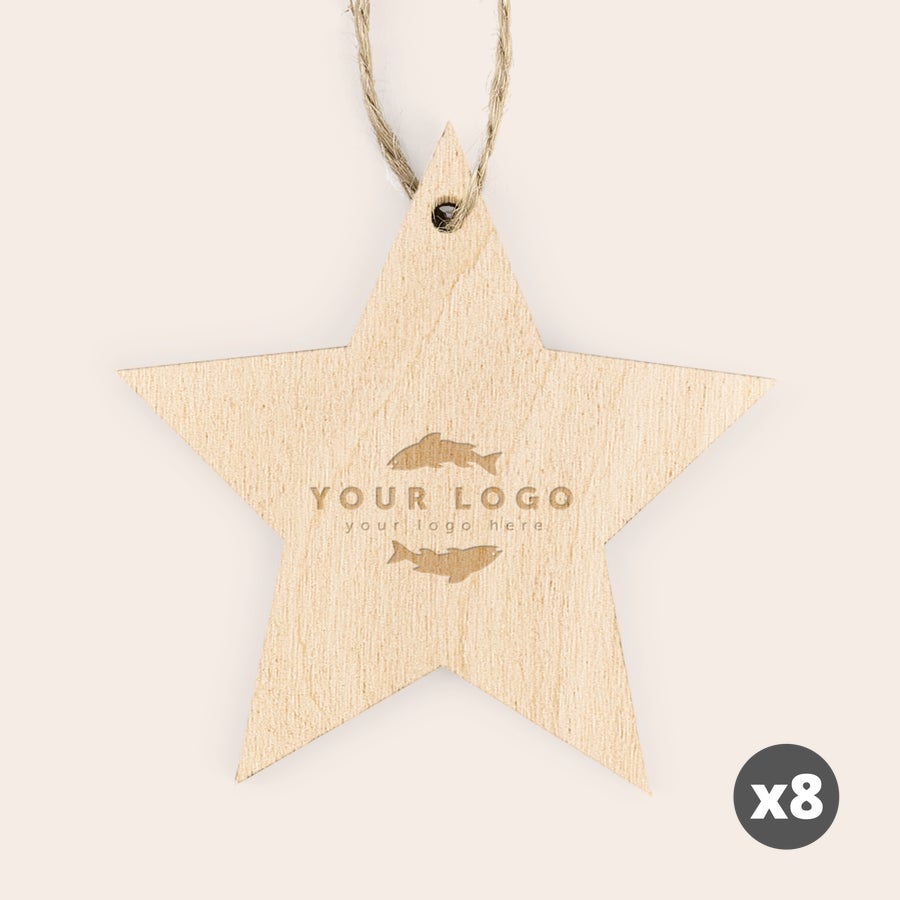Estrella de Navidad - Madera grabada Estrella de Navidad de madera clara con grabado láser de "YOUR LOGO" y dos peces, con cuerda para colgar.