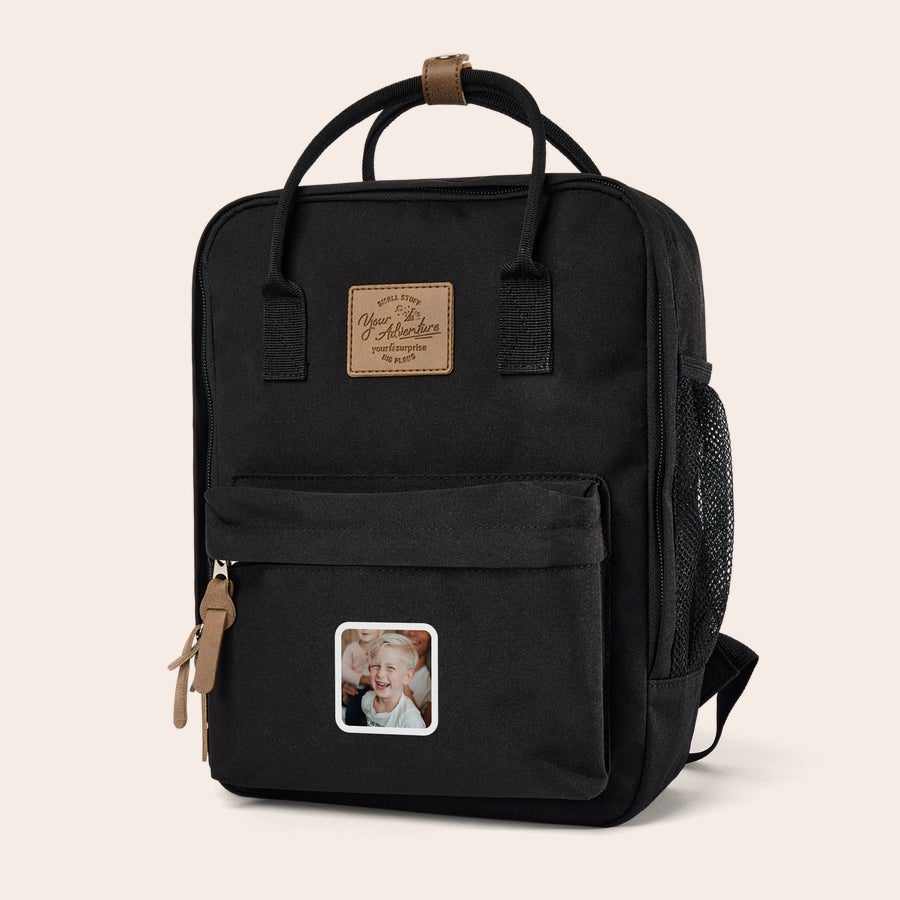 Mochila infantil personalizada Mochila infantil negra personalizada con una foto impresa de un niño sonriente, regalo perfecto para la vuelta al cole.