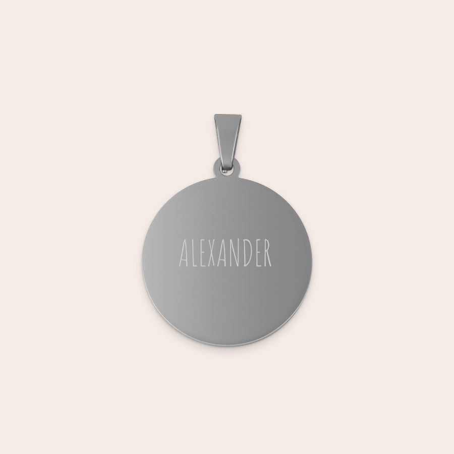 Ketting ronde hanger Ronde zilverkleurige hanger met de naam ALEXANDER erin gegraveerd. Deze unieke zilverkleurige hanger met naam is een hartverwarmend cadeau.