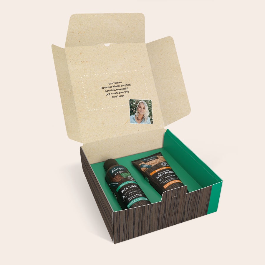 Set cadou Kneipp personalizat pentru barbati - design Kneipp Cutie cadou personalizată Kneipp Men, cu spumă și gel de duș, imprimată cu mesaj și fotografie, pentru experiențe spa acasă.