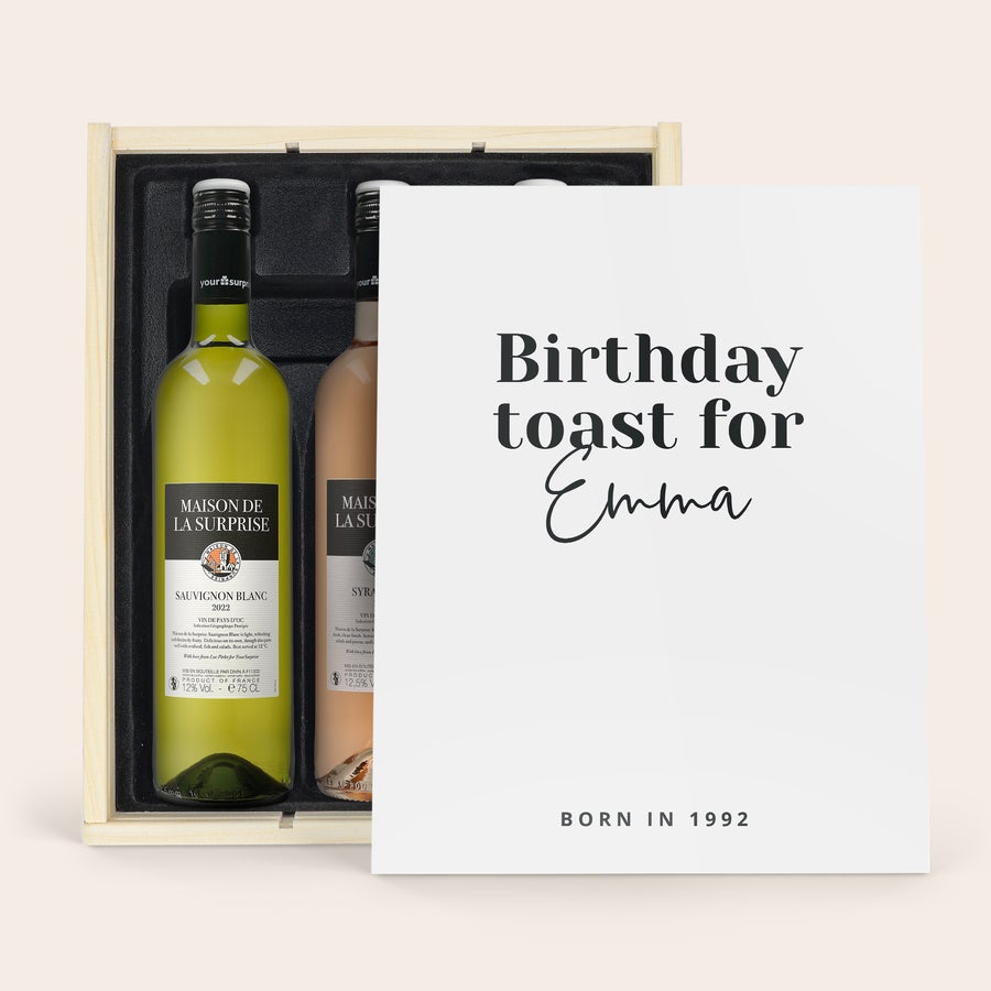 Maison de la Surprise bor csomag Személyre szabott borkészlet két Maison de la Surprise borral, díszdobozban, "Birthday toast for Emma" felirattal.