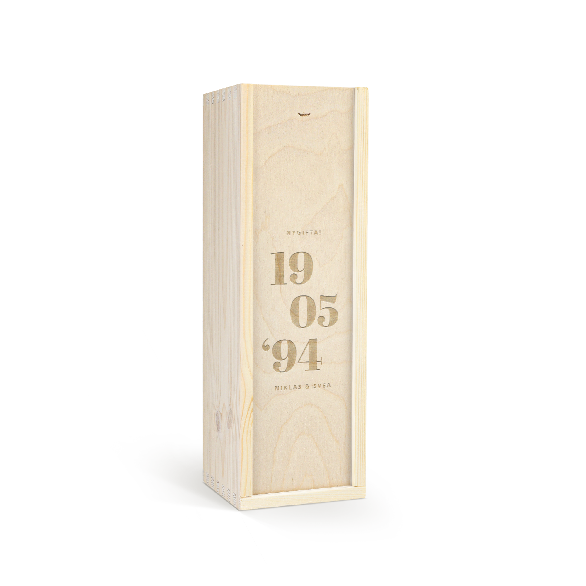 Träask med graverade datum Nygifta 19 05 94 Niklas & Svea perfekt att överraska dina nära och kära med en flaska Jack Daniels whisky