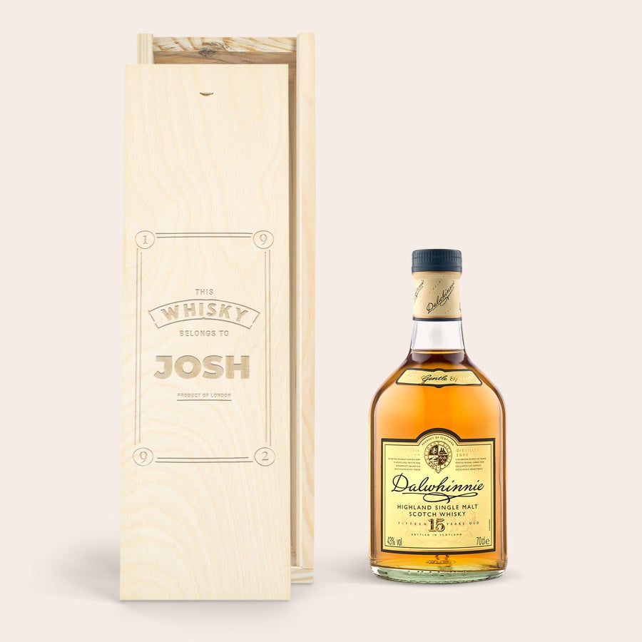 Personalizowane Whiskey Highland Park 12 Years Niespodzianka z butelką Dalwhinnie 15 lat whisky w spersonalizowanej drewnianej obudowie z grawerem imienia Josh
